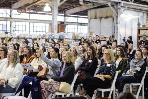 PELATIHAN EFFECTIVE PUBLIC SPEAKING FOR PROFFESIONALS: SPEAK WITH CONFIDENCE & IMPACT