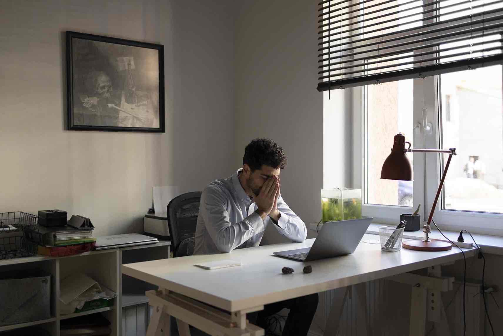 MENGATASI PROKRASTINASI DI TEMPAT KERJA