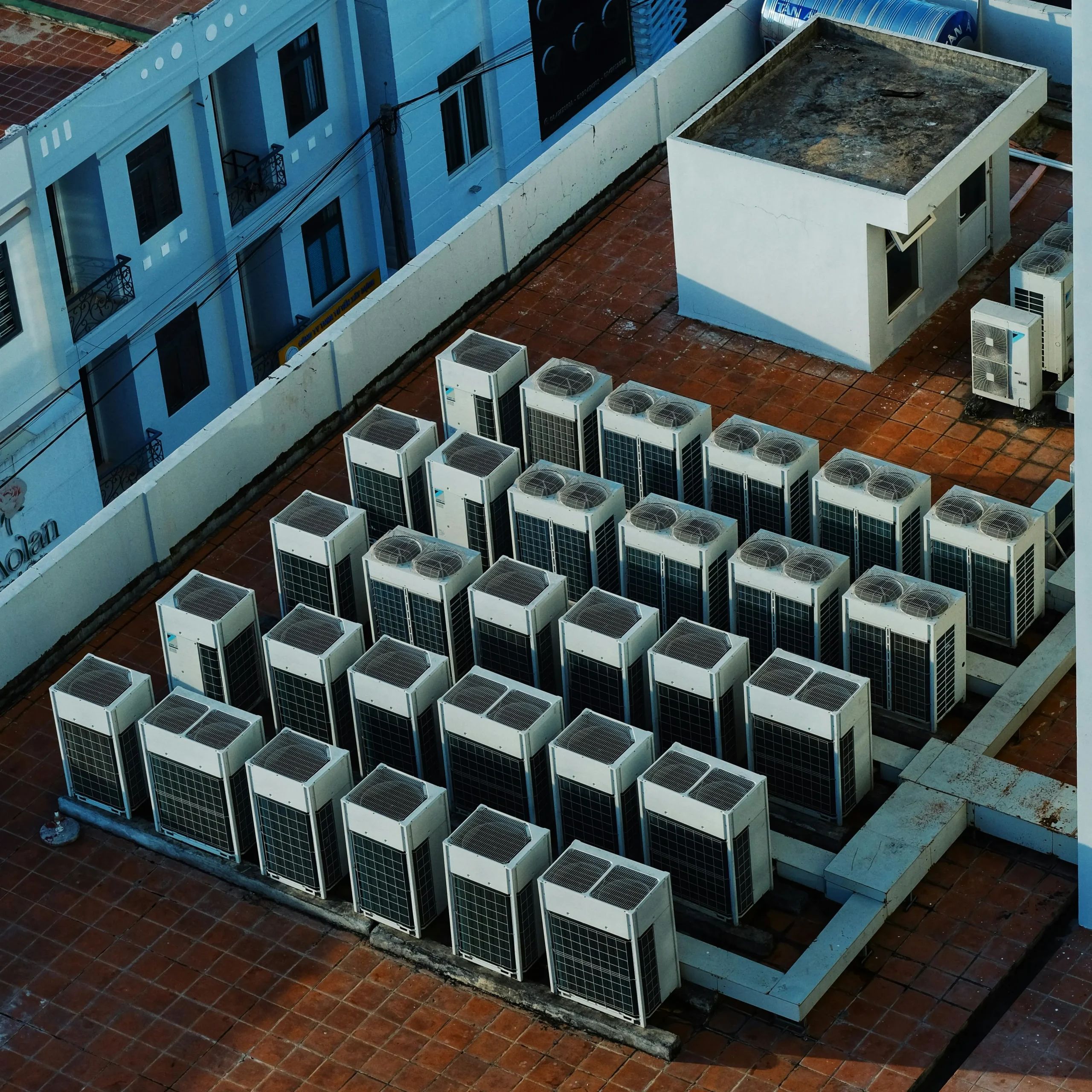 DIGITAL POWER PLANT OPERATION AND MAINTENANCE UNTUK EFISIENSI ENERGI MODERN