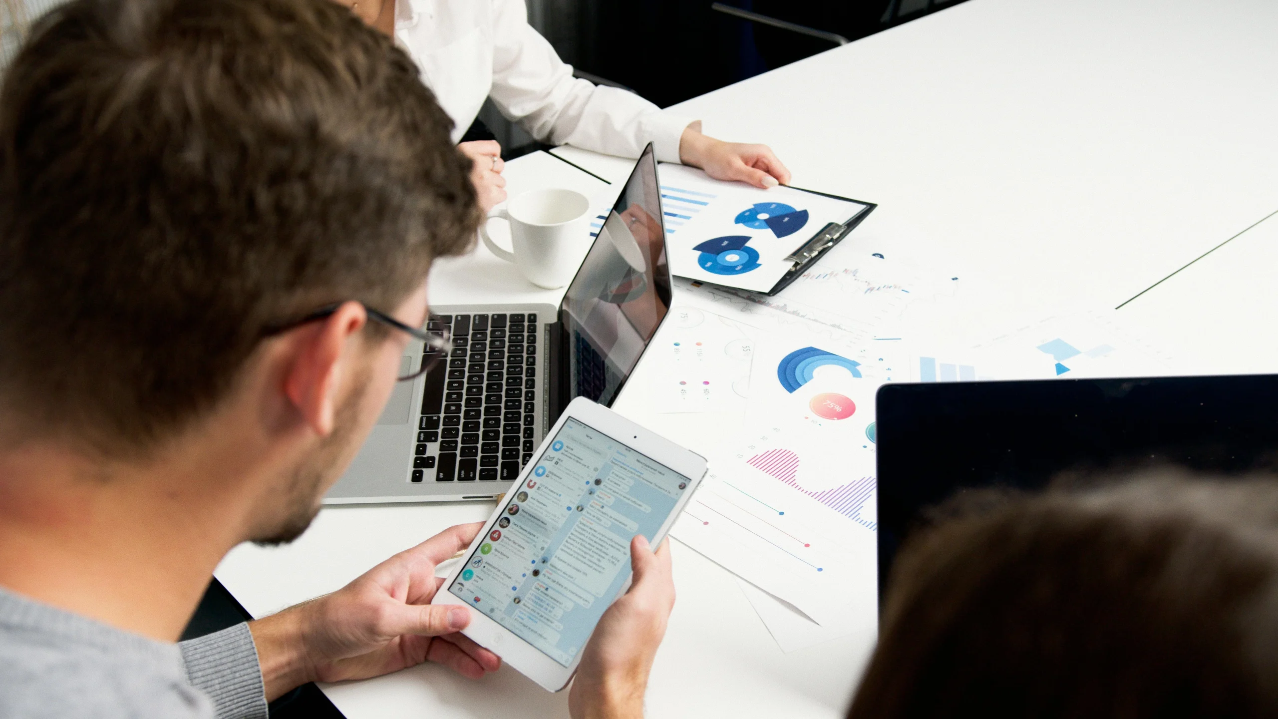MENEMBUS BATAS PRODUKTIVITAS MELALUI SISTEM MENAJEMEN KINERJA BERBASIS DIGITAL