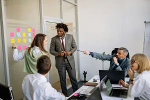 MENJAMIN KEBERLANJUTAN KEPEMIMPINAN PERUSAHAAN MELALUI TALENT MANAGEMENT DAN SUCCESSION PLANNING DIGITAL