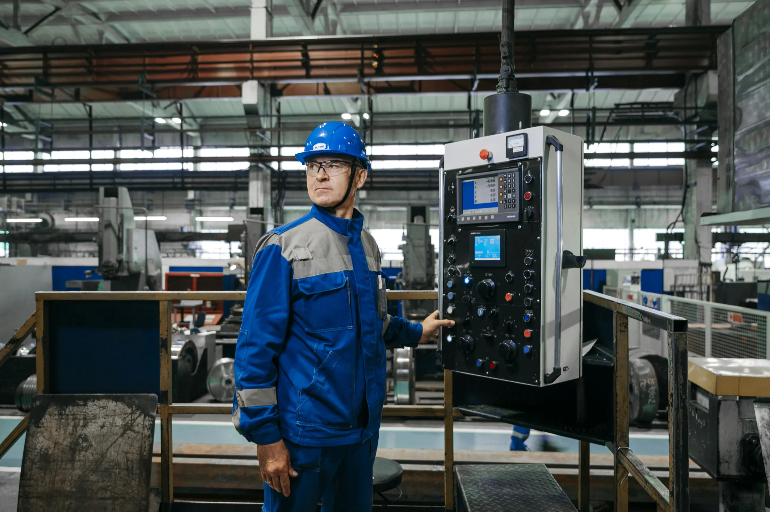 OIL ANALYSIS DAN WEAR DEBRIS MONITORING DENGAN TEKNOLOGI DIGITAL PREDICTIVE MAINTENANCE